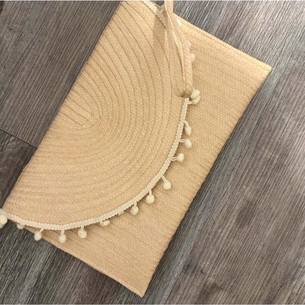 Bohemian woven straw Clutch